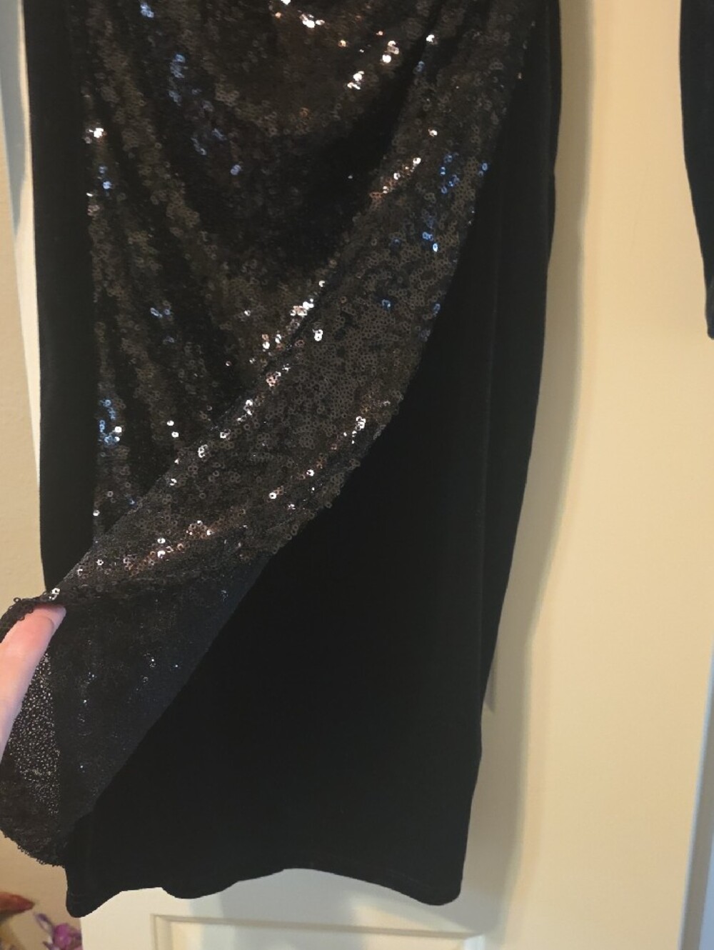 Premier Black Sequin & Velvet Long-Sleeve Cocktail Dress - Picture 5 of 7